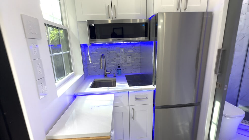 Building Photo - 196 Danforth Ave