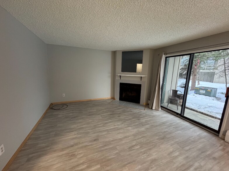 Building Photo - 3061 Lois Dr