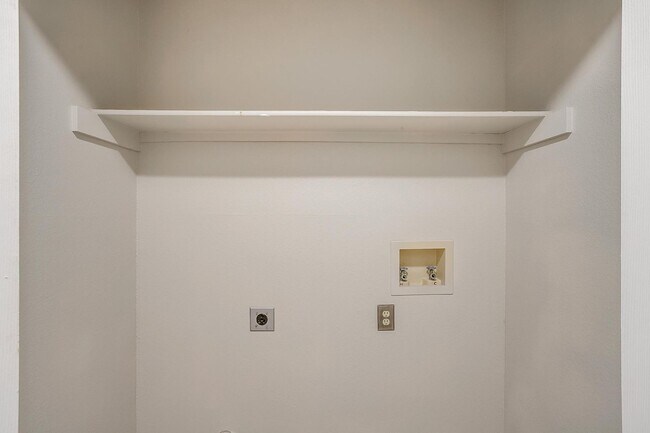 Building Photo - Open Floorplan with 3 Bed, 2 Bath Home in Established Neighborhood- Fort Worth- 76120