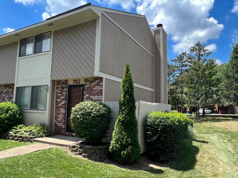 Building Photo - 792 Wheatland Cir