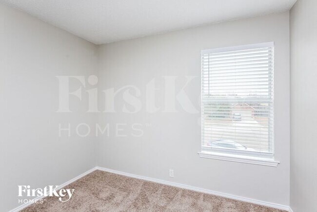 Building Photo - 1615 Wavecrest Dr
