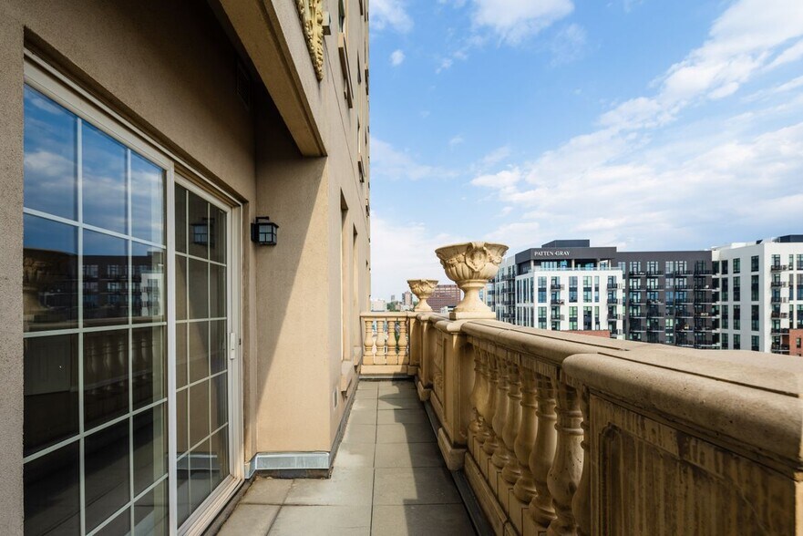 Building Photo - 475 W 12th Ave