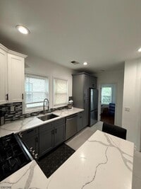 Building Photo - 135 Bellevue St