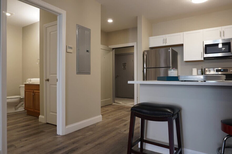 Building Photo - 140 Pearl St