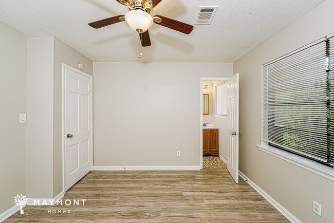 Building Photo - 8264 Country Cir