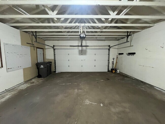 Building Photo - 9225 Garrison Way