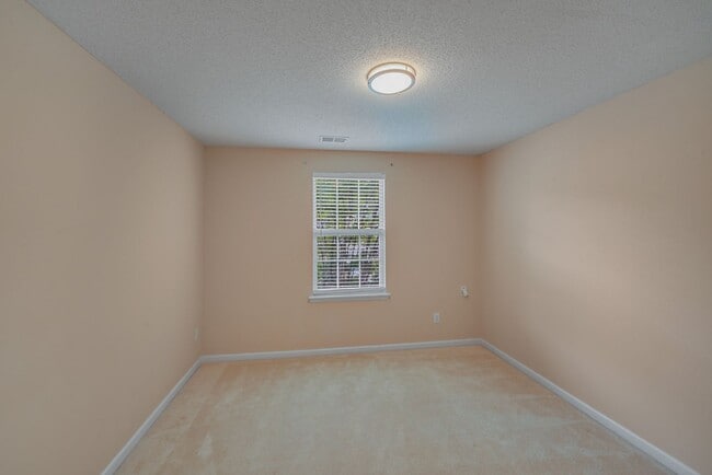 Building Photo - 15021 Deshler Ct