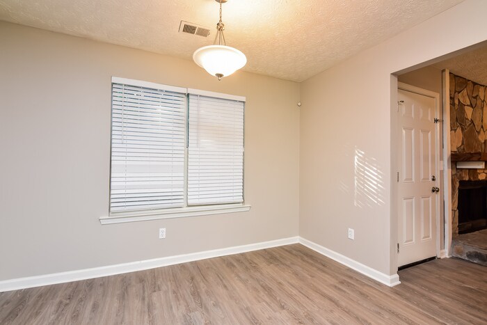 Building Photo - 5866 Homestead Cir