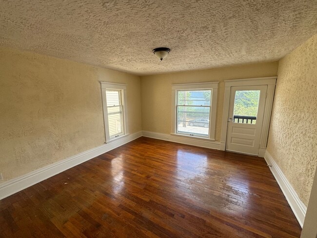 Building Photo - Large Four Bedroom Home!