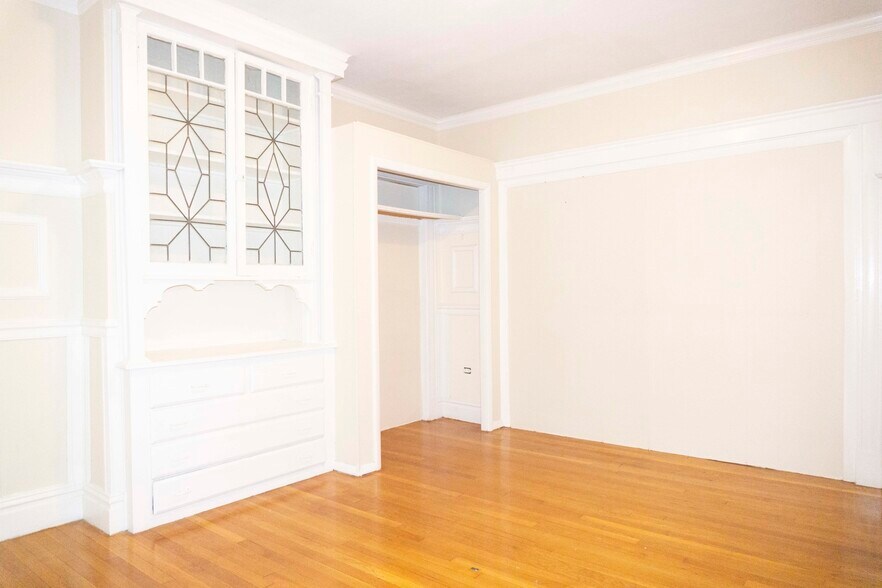 Building Photo - 53 Strathmore Rd