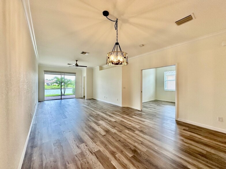 Building Photo - 1823 Alameda Dr