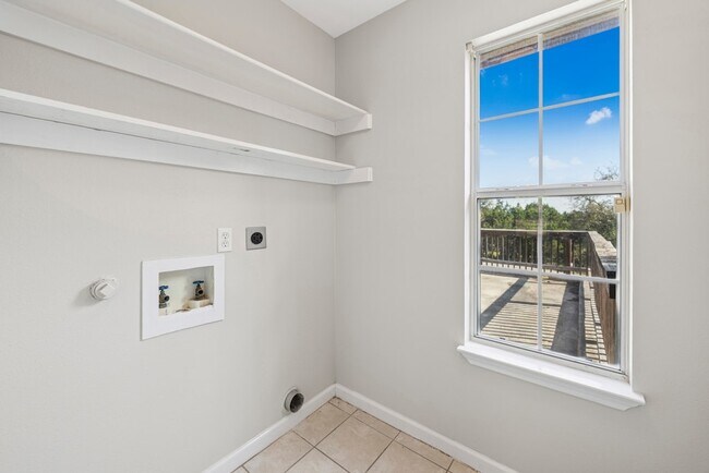 Building Photo - 221 N Scenic Loop