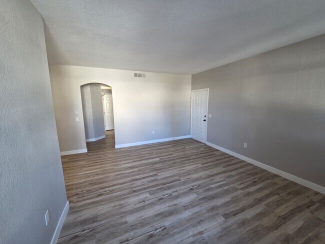 Building Photo - First-Floor 2 Bed / 2 Bath Condo