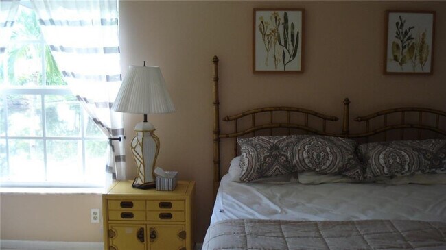 Building Photo - 9000 Jacaranda Ln