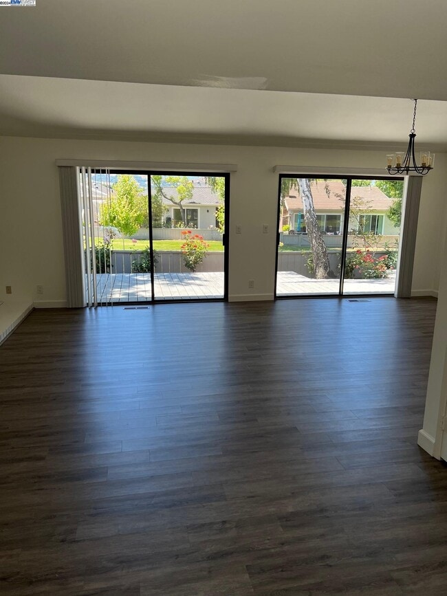 Building Photo - 535 Cambrian Way