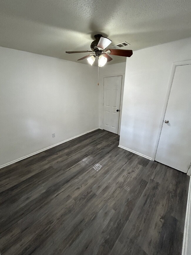 Building Photo - 3311 Kingsbury St