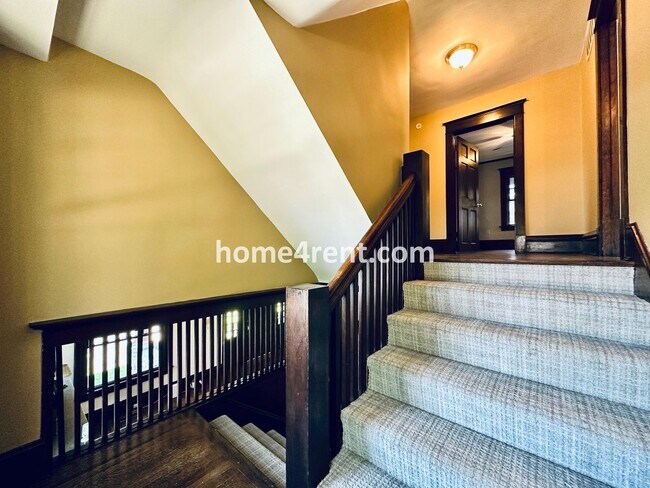 Building Photo - Beautiful, KCMO Home with Historic Charm, Updated Kitchen, Wood Floors and a Fenced Yard!