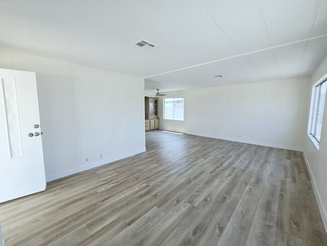 Building Photo - 220 Hopi Ln