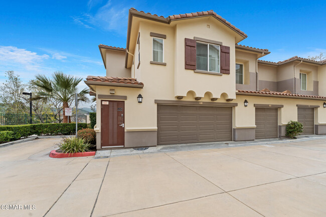 Building Photo - 453 Country Club Dr