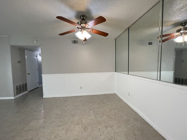 Building Photo - For Lease - 2BR/1BA at Landmark Condominiums!