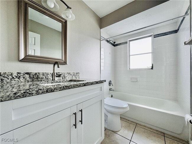 Building Photo - 706 SE 13th Ct