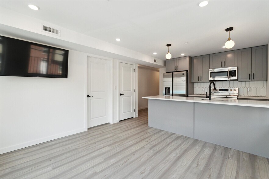 Primary Photo - 1338 N 15th St