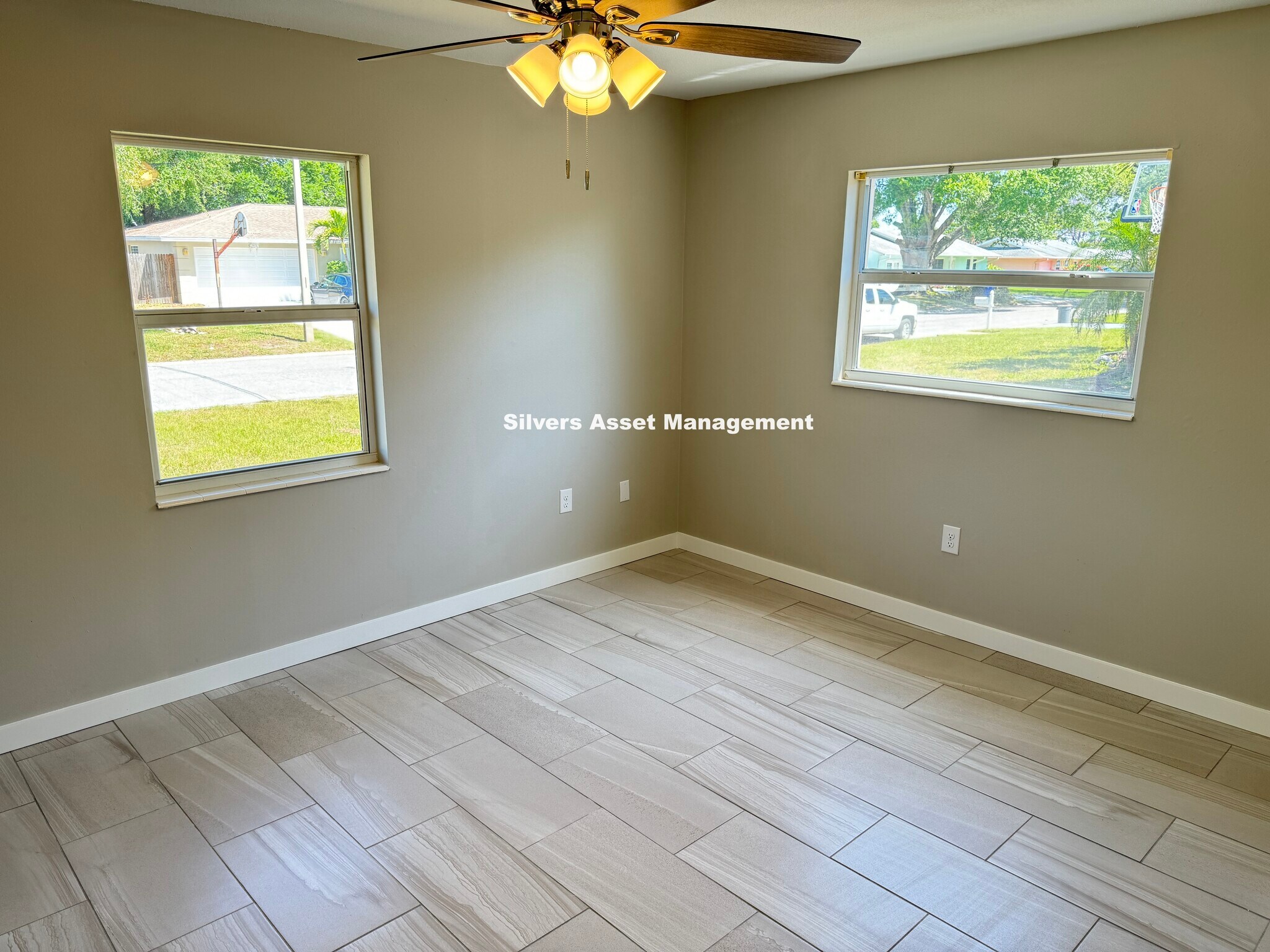 Building Photo - 3307 York Dr W