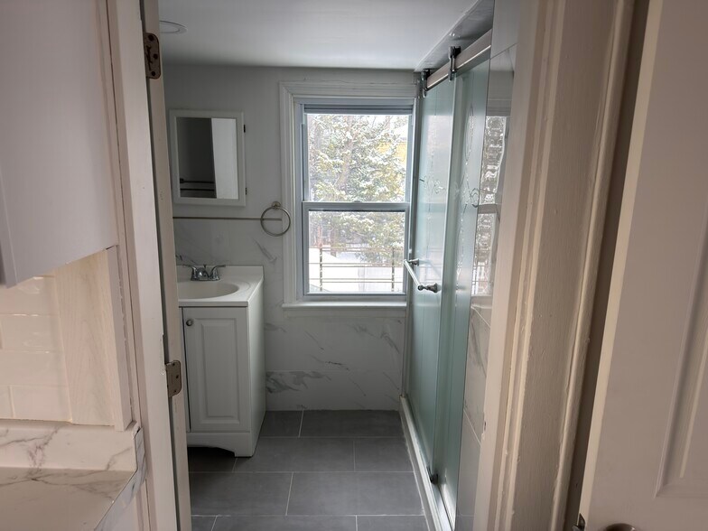 Building Photo - 462 Hackensack Ave