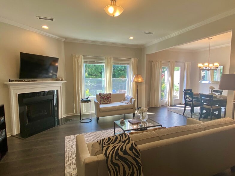 Building Photo - 615 Metro Sta