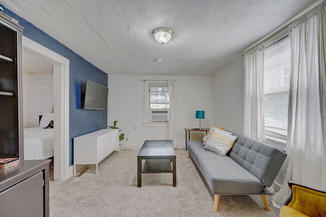 Building Photo - 1756 N Arlington Plz