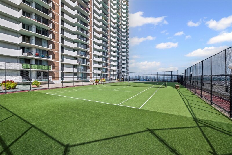 Building Photo - 6033 N Sheridan Rd