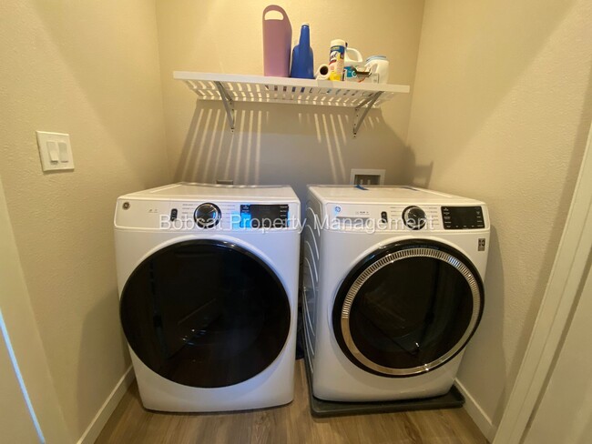 Building Photo - Nicely Furnished Townhome in Indian Hills
