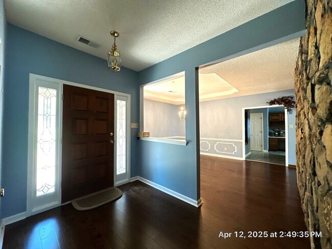 Building Photo - Live on the Lake in Lakeland!!