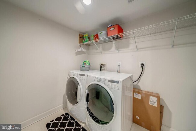 Building Photo - 921 Harrison Cir