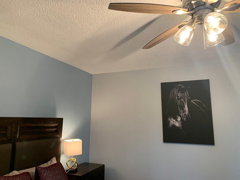 Building Photo - 300 W Peachtree St NW