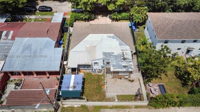 Building Photo - 2530 SW 27th St