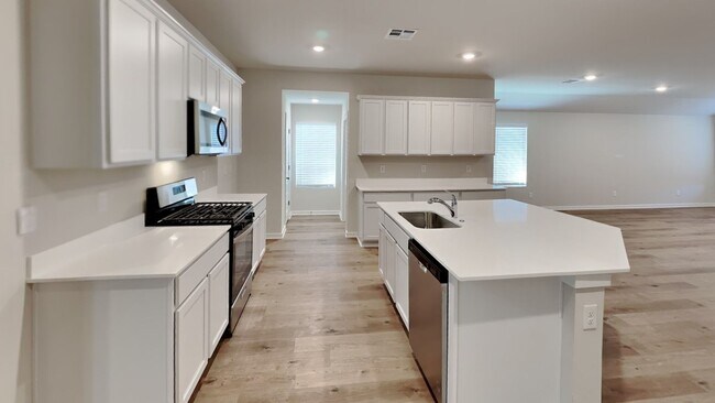 Building Photo - Beautiful and Spacious 4 Bedroom Home in M...