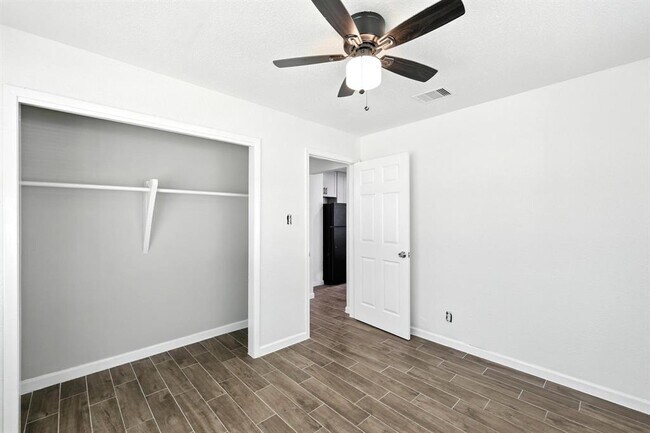 Building Photo - 716 Hargest St
