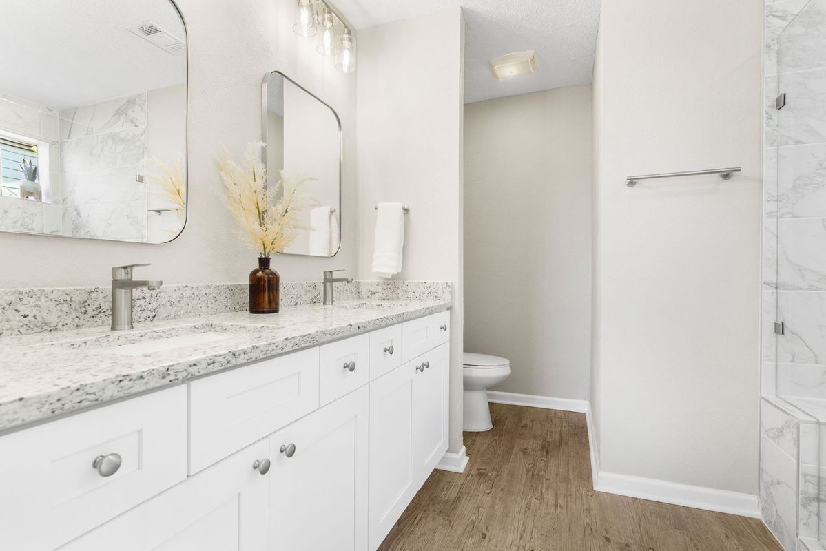 Building Photo - 714 Pleasant Valley Rd