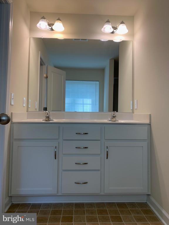 Building Photo - 10308 Bluebird Ct