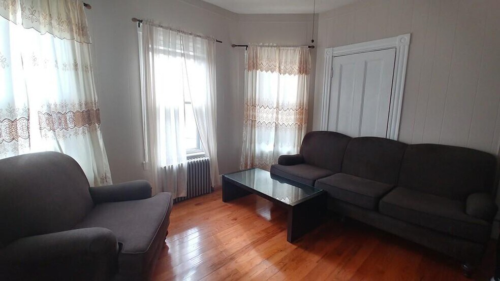 Building Photo - 41 Trull St