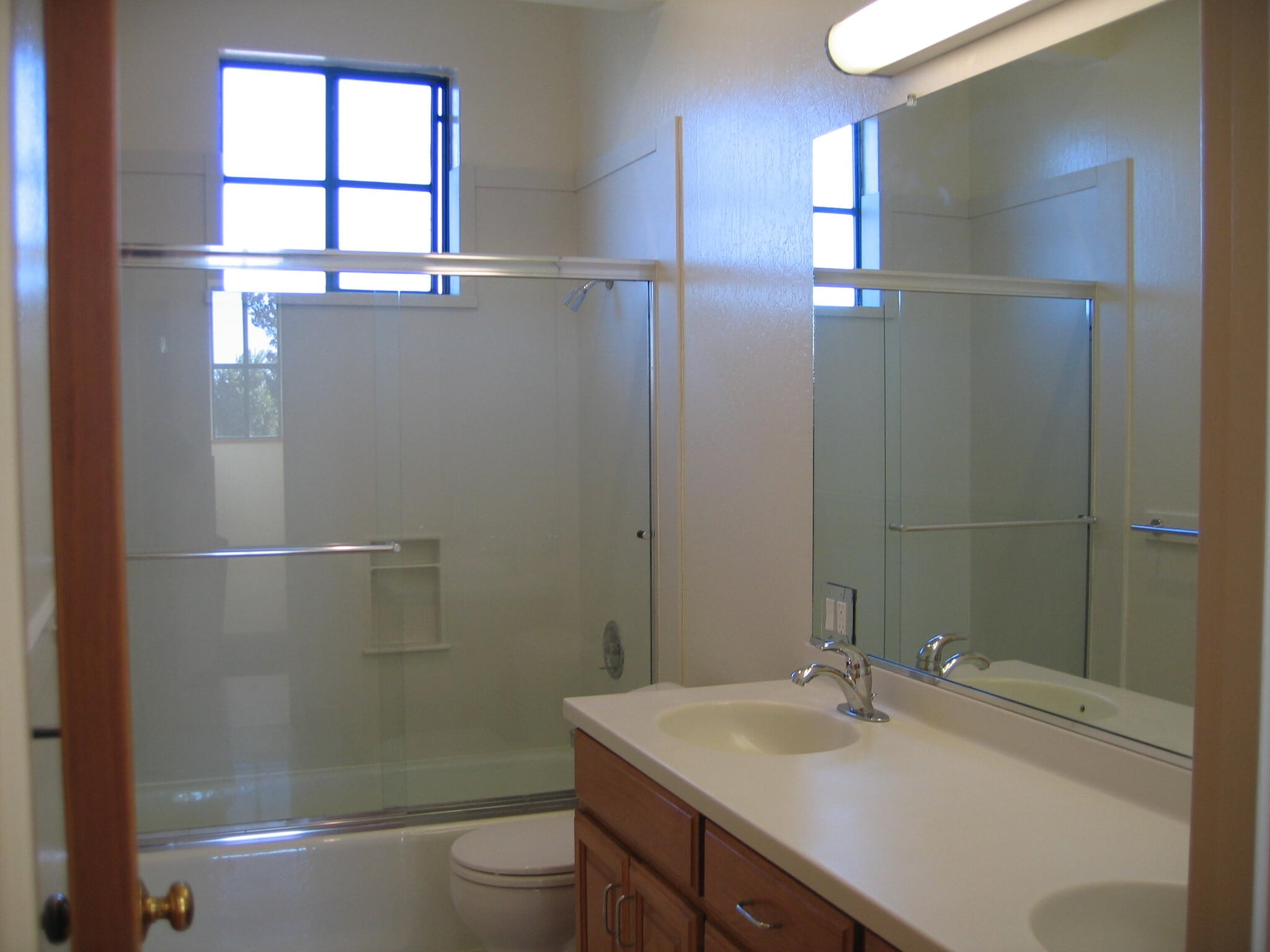 2nd flr bath - 1310 Neilson St
