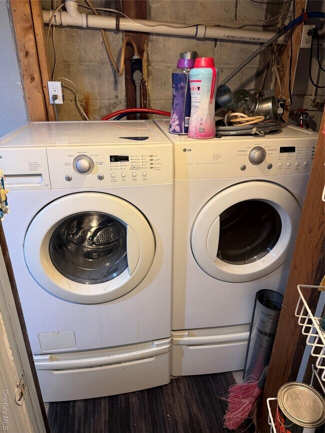 Building Photo - 712 7th St