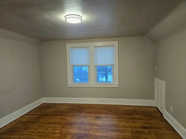 Building Photo - 105 N Bon Air Ave