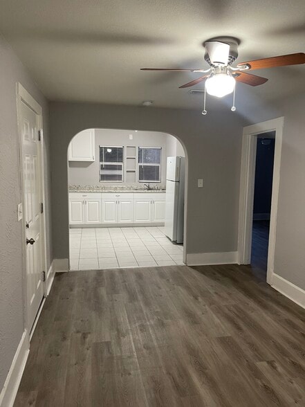 Building Photo - 776 14th Ave S