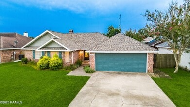 Building Photo - 213 Longleaf Dr