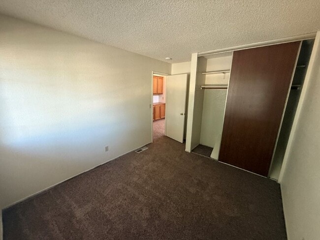 Building Photo - Browns Valley 3 Bedroom 2.5 Bath 2 Story w...