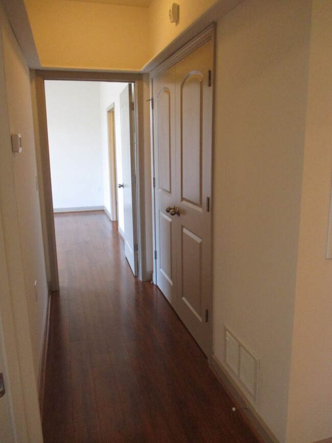 Building Photo - Beautiful 2 bedroom, 2 bath condo for rent!
