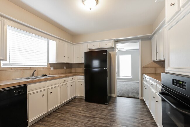 Building Photo - 17415 Rustic Pine Trail