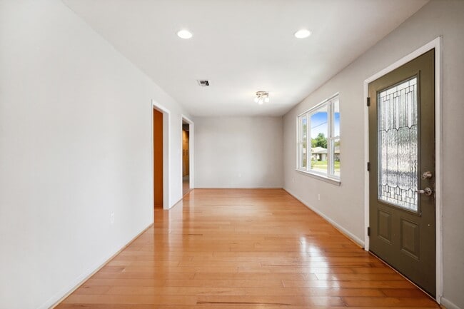 Building Photo - 1708 Taft Park